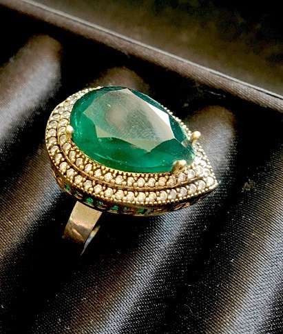 Gorgeous Green Emerald Set in Genuine 925 Sterling Silver Imported Ring(pouwels)